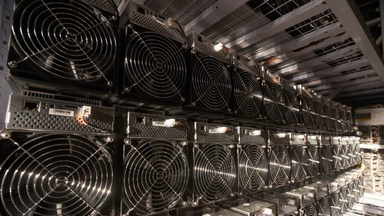 An In-Depth Analysis of 7 Advanced Bitcoin Miners From Bitmain, Canaan, and Microbt
